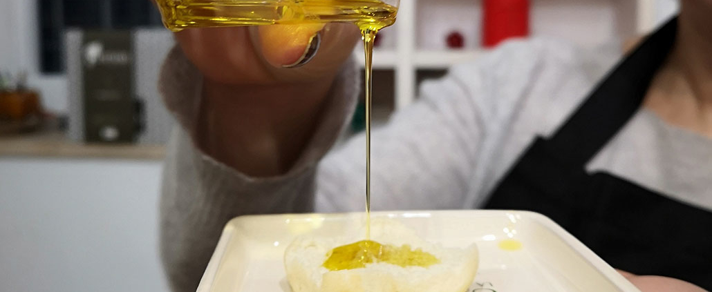 The experience of tasting extra virgin olive oil